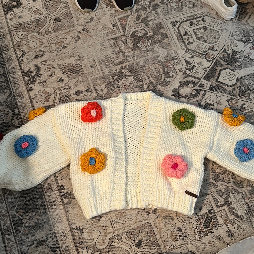 Amazon Cardigan with 3D flowers